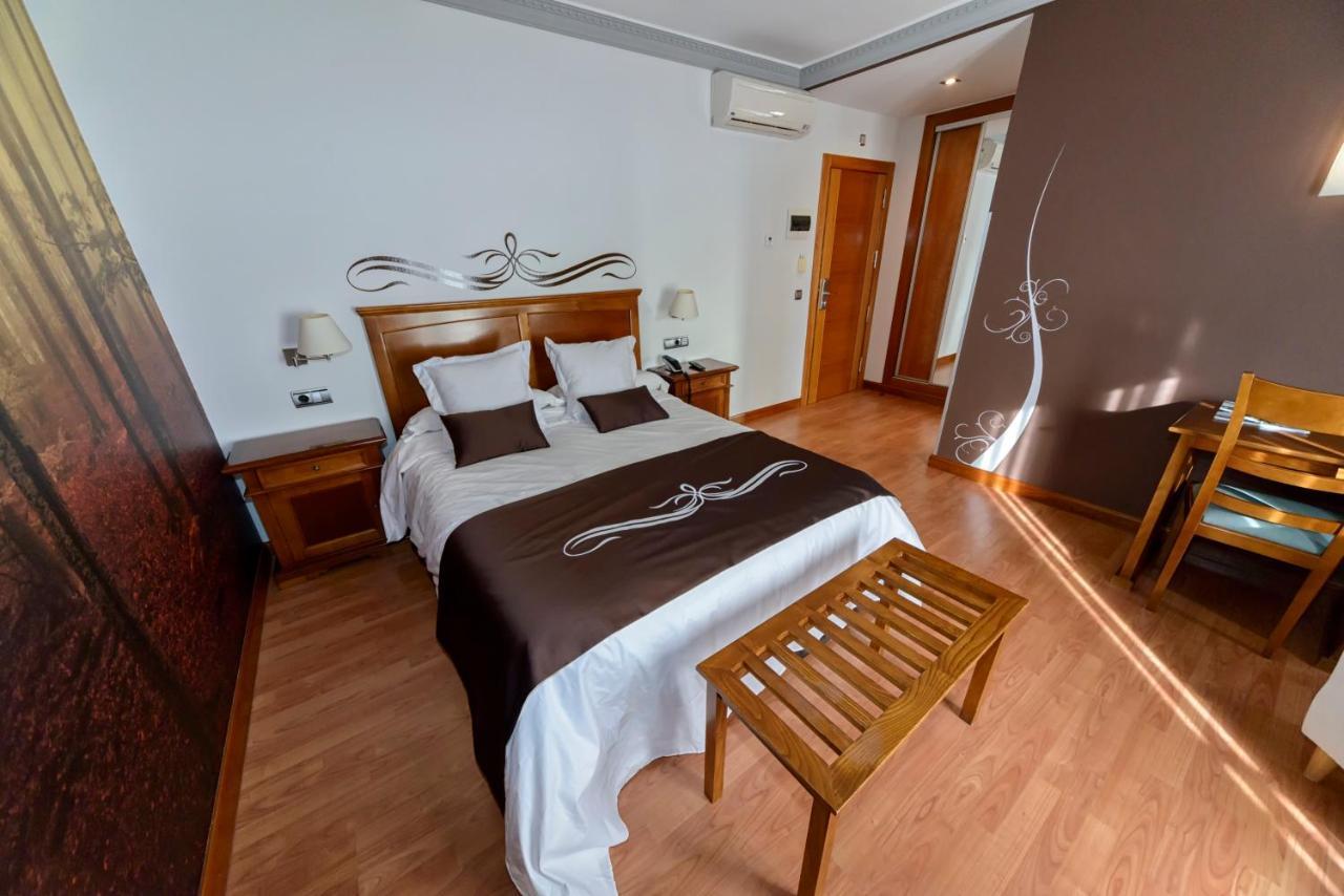 Hotel La Barrosa Abejar Bagian luar foto
