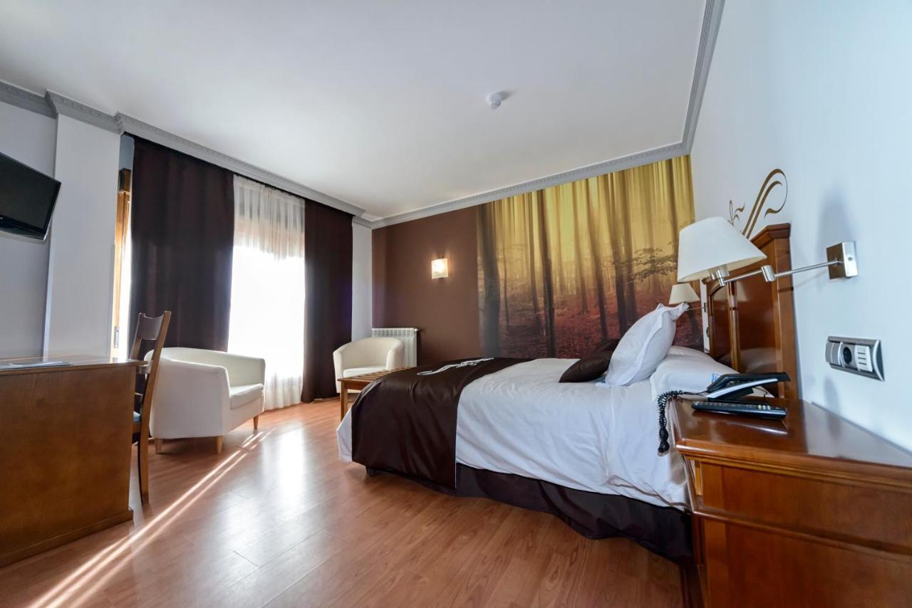 Hotel La Barrosa Abejar Bagian luar foto