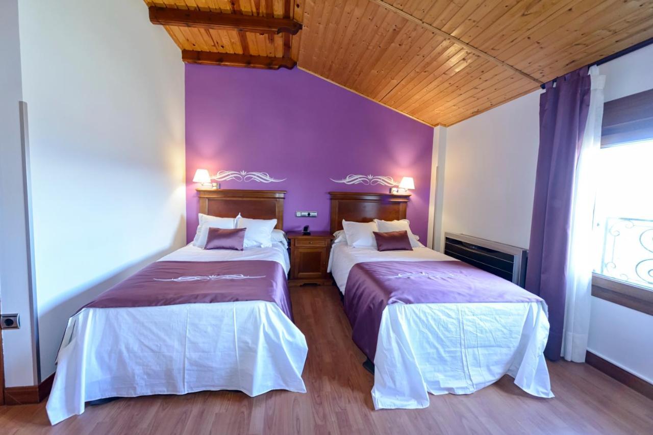 Hotel La Barrosa Abejar Bagian luar foto