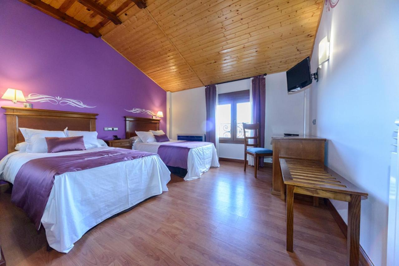 Hotel La Barrosa Abejar Bagian luar foto