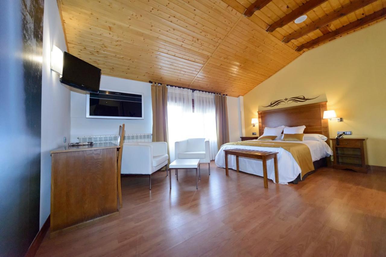 Hotel La Barrosa Abejar Bagian luar foto
