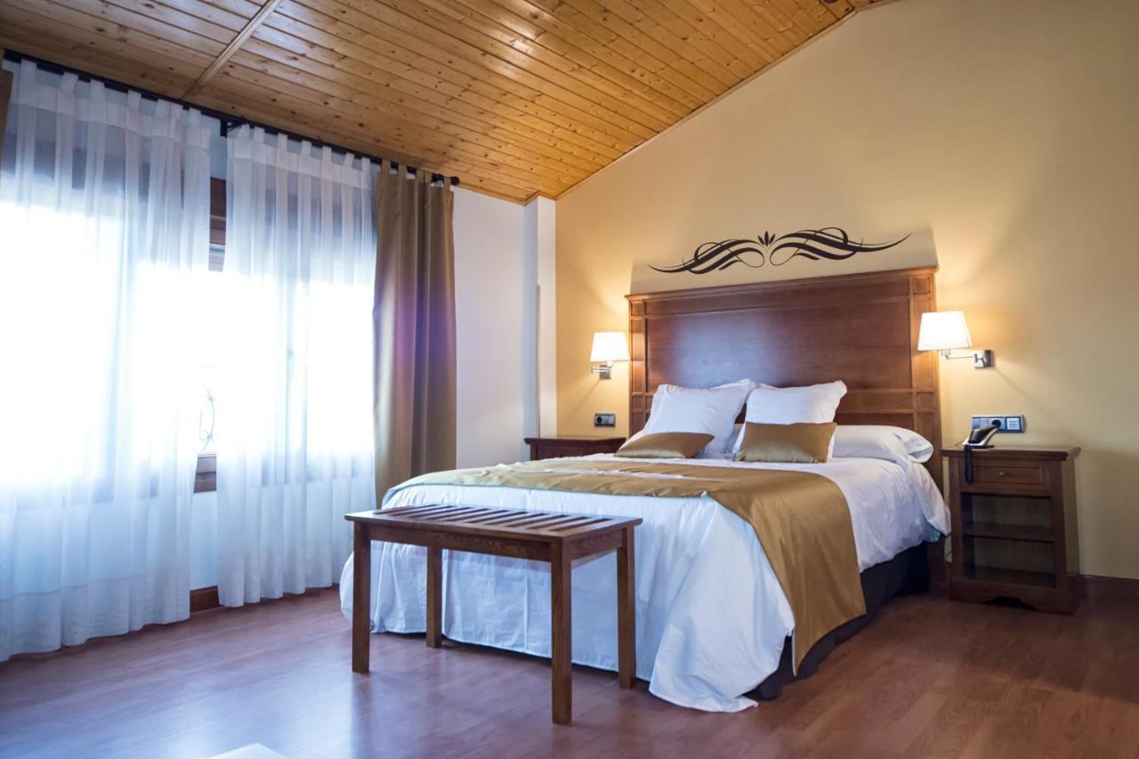 Hotel La Barrosa Abejar Bagian luar foto