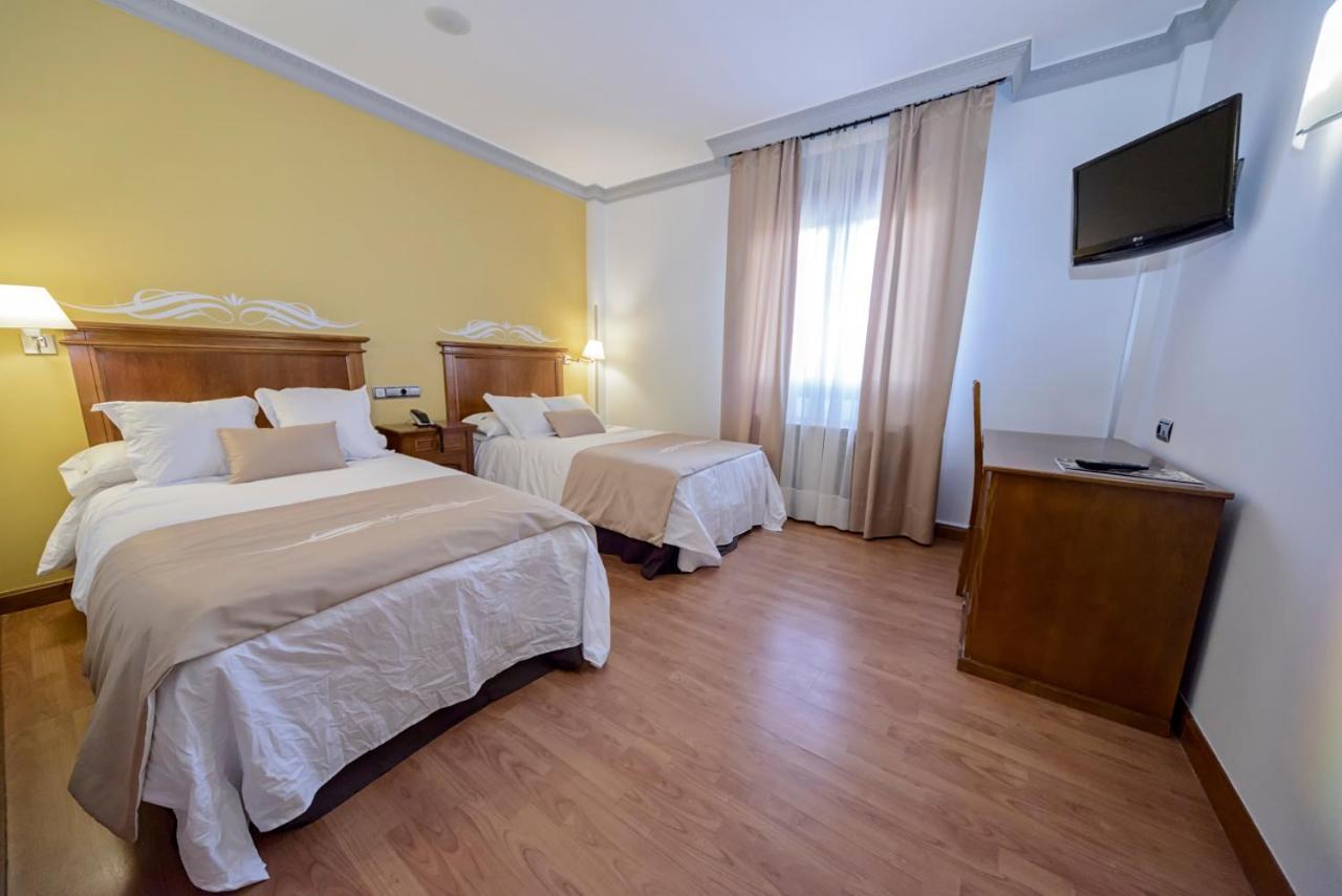 Hotel La Barrosa Abejar Bagian luar foto