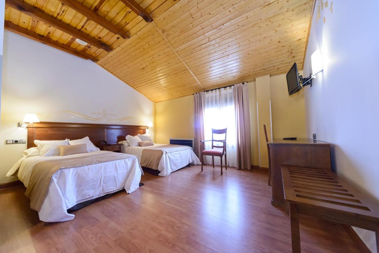 Hotel La Barrosa Abejar Bagian luar foto