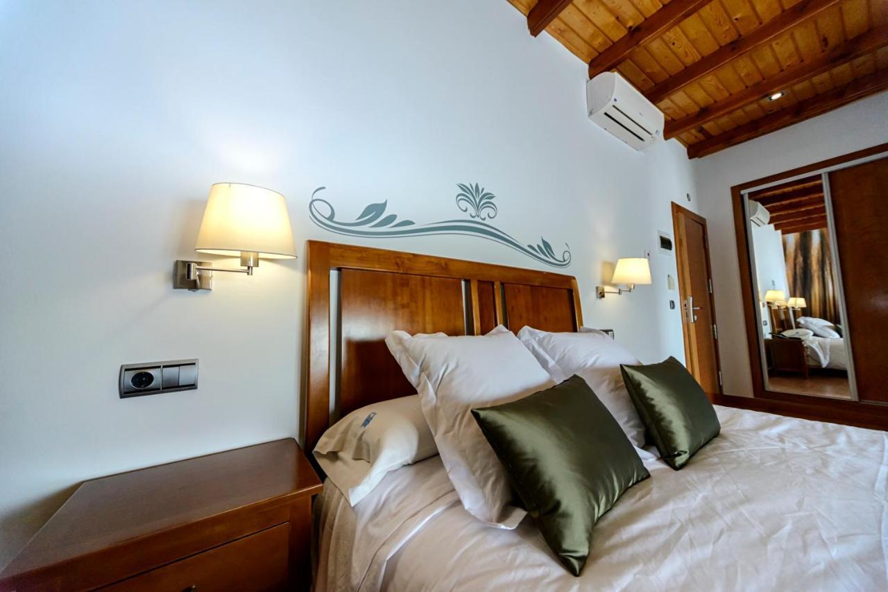 Hotel La Barrosa Abejar Bagian luar foto