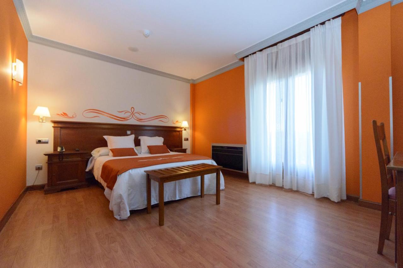 Hotel La Barrosa Abejar Bagian luar foto