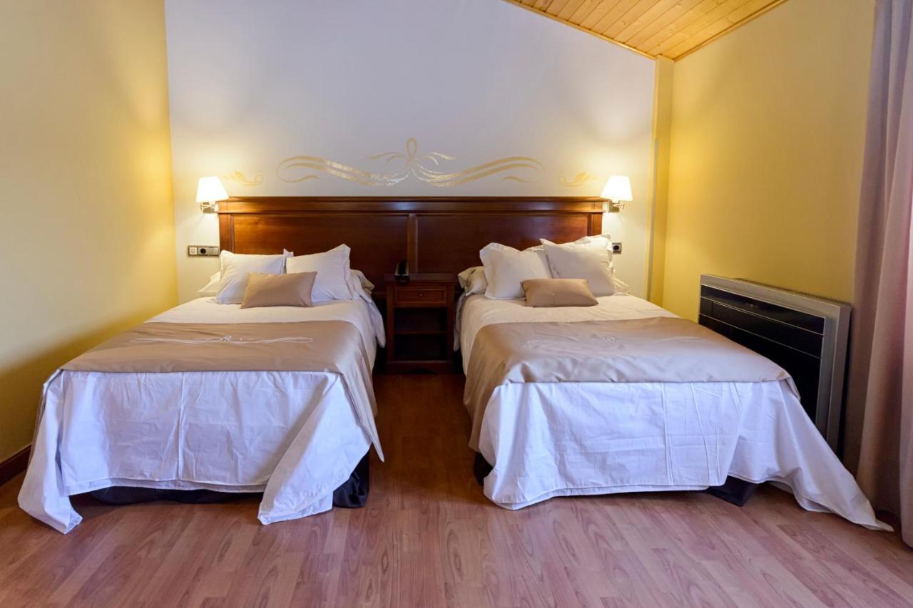 Hotel La Barrosa Abejar Bagian luar foto