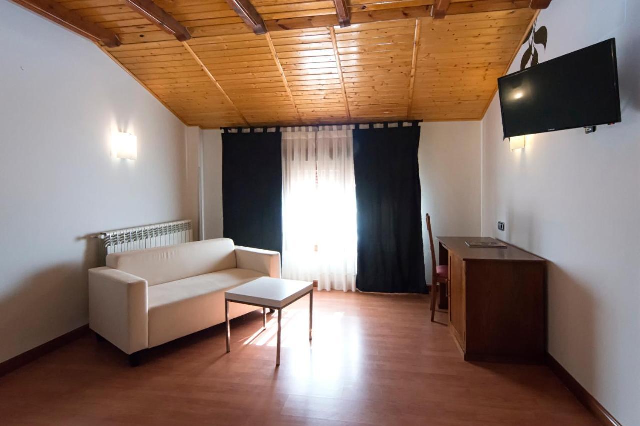 Hotel La Barrosa Abejar Bagian luar foto